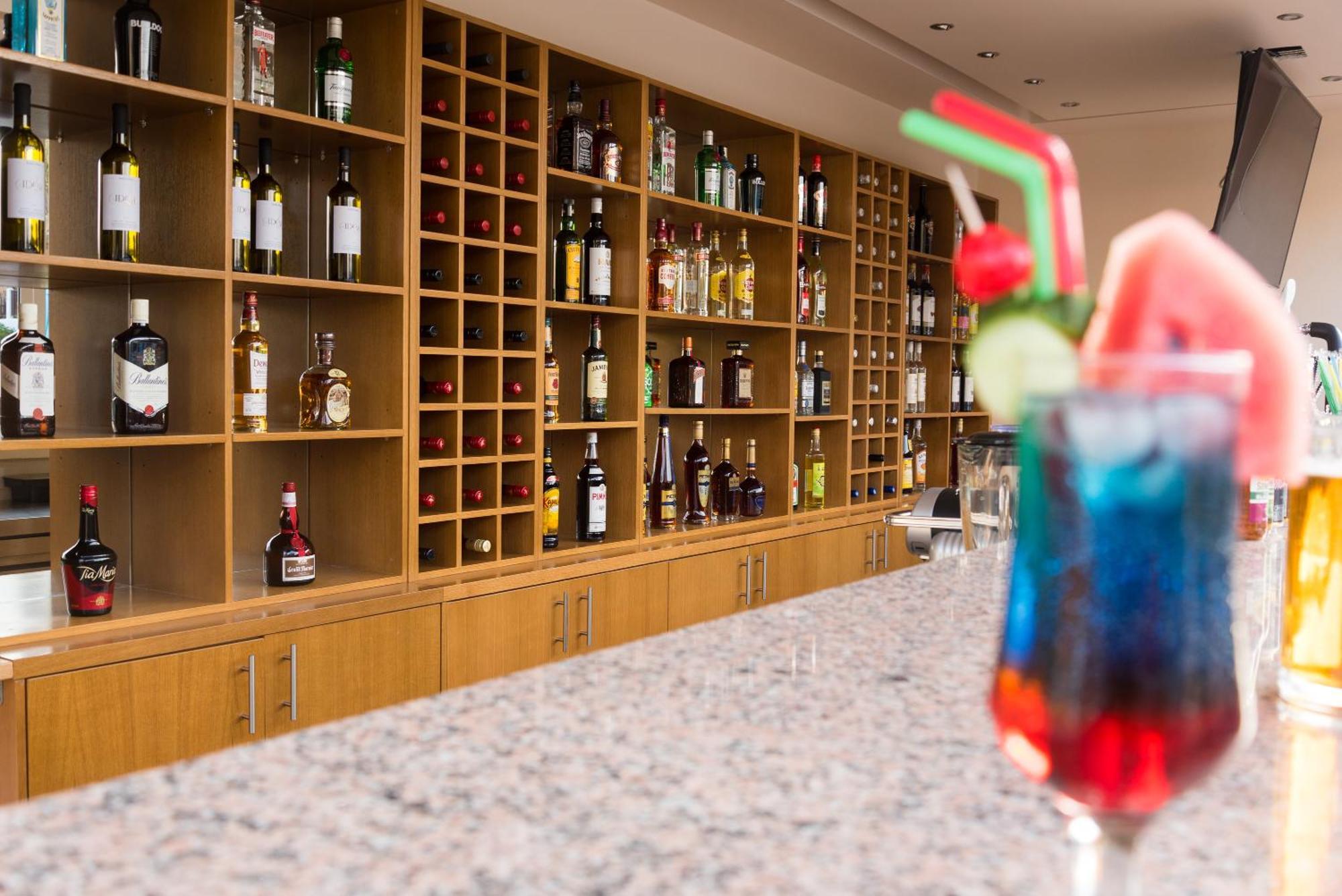 Amaryllis Front Beach Hotel Лардос Екстериор снимка
