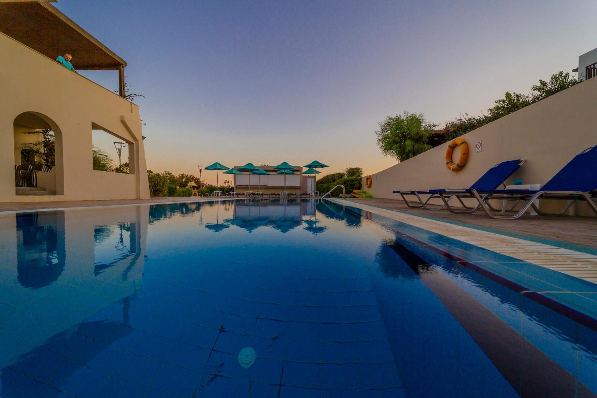 Amaryllis Front Beach Hotel Лардос Екстериор снимка