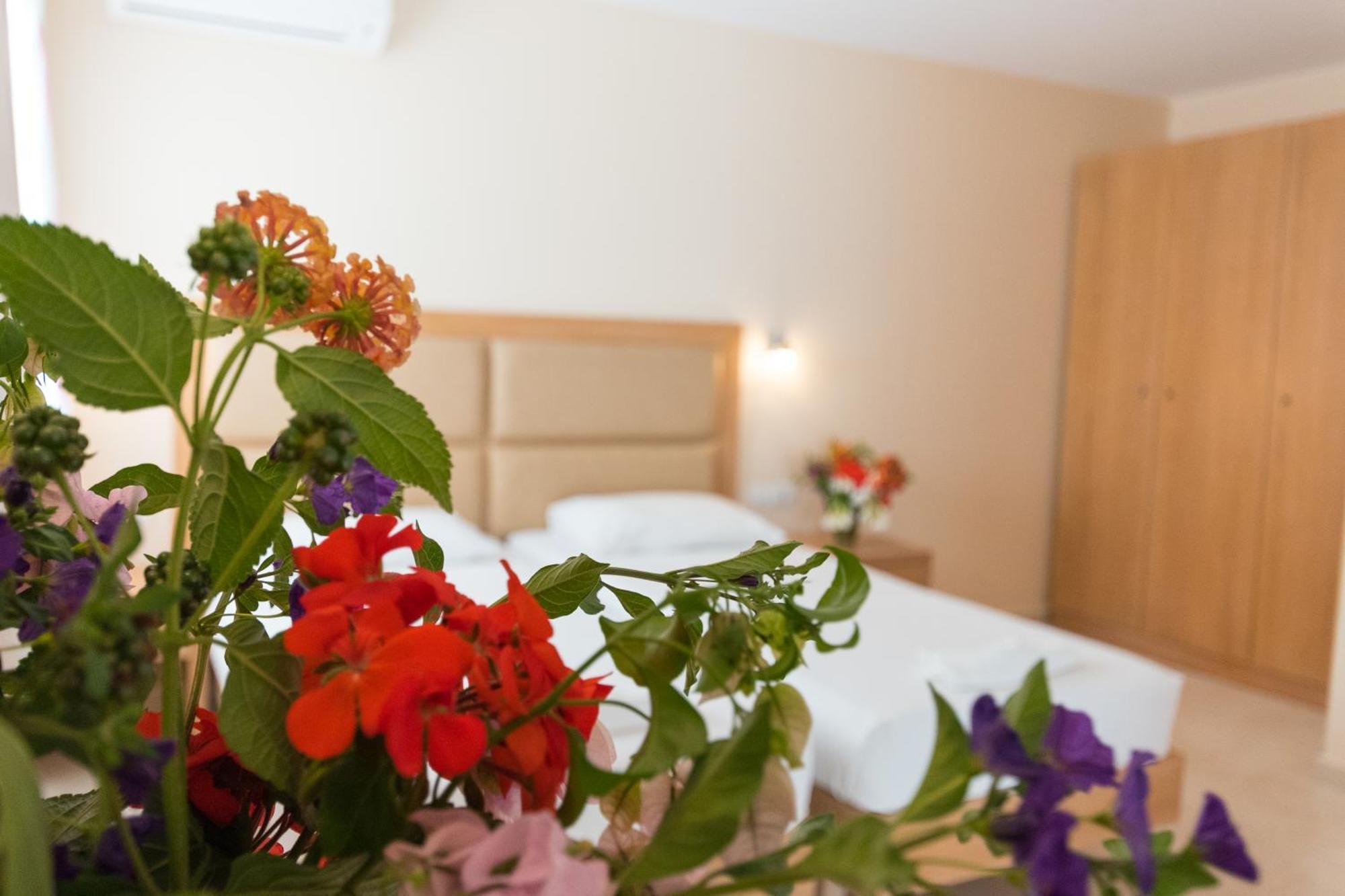 Amaryllis Front Beach Hotel Лардос Екстериор снимка